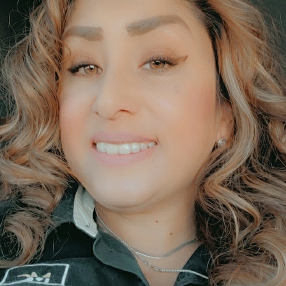 Meet your Posher, Vanessa - Picture 2 of 2